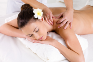 Belle Esthéticienne à domicile Massage lâcher-prise relaxant et Bien-être à Riom et Châtel-Guyon